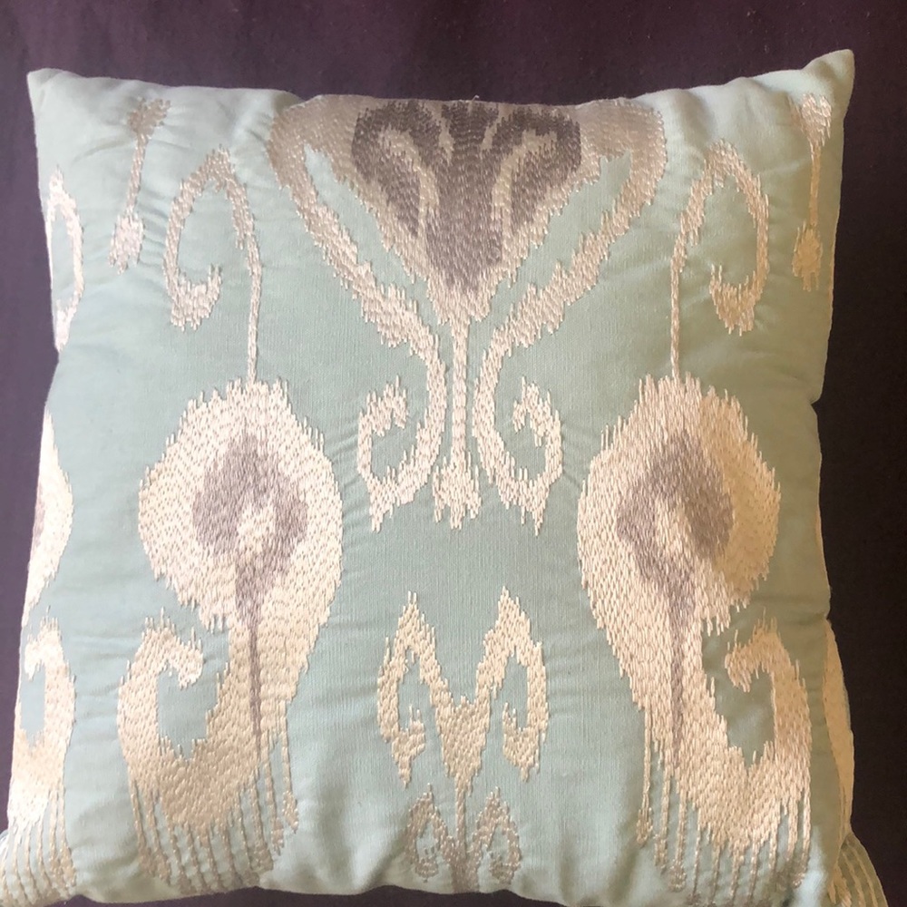 Throw pillow